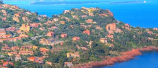 Trayas création d'un réseau de collecte des eaux usées et enfouissement des réseaux aériens